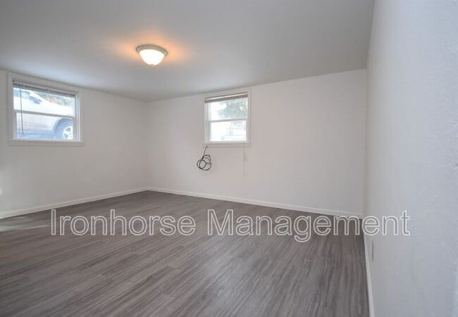 Building Photo - 525 Dell Pl