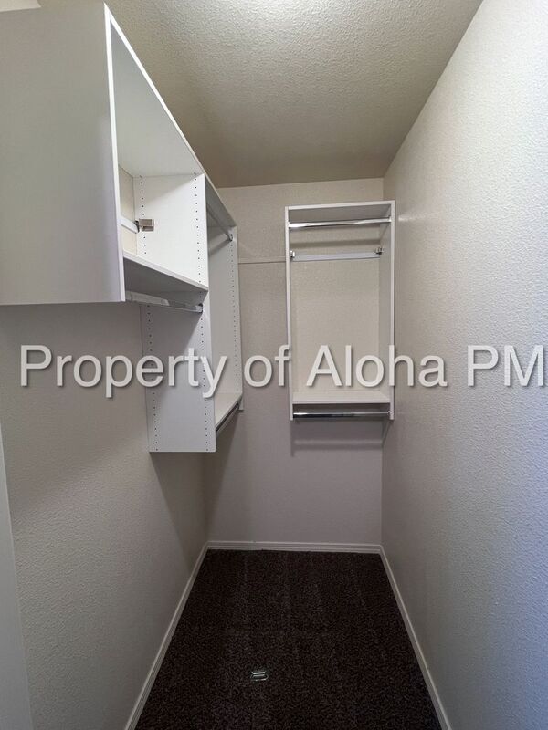 Building Photo - 1055 W Pine Ave