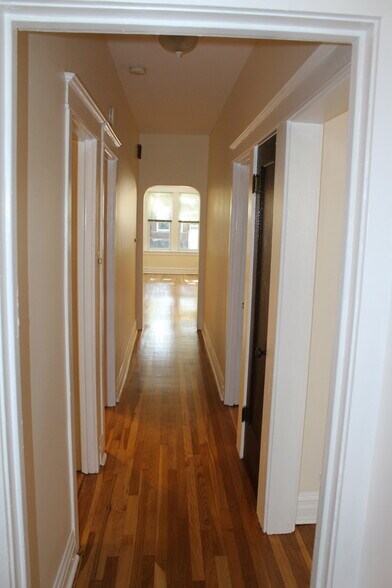 HAlway - 4850 N Rockwell St