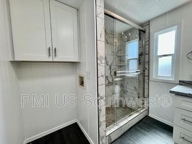 Building Photo - 437 Riverfront Dr