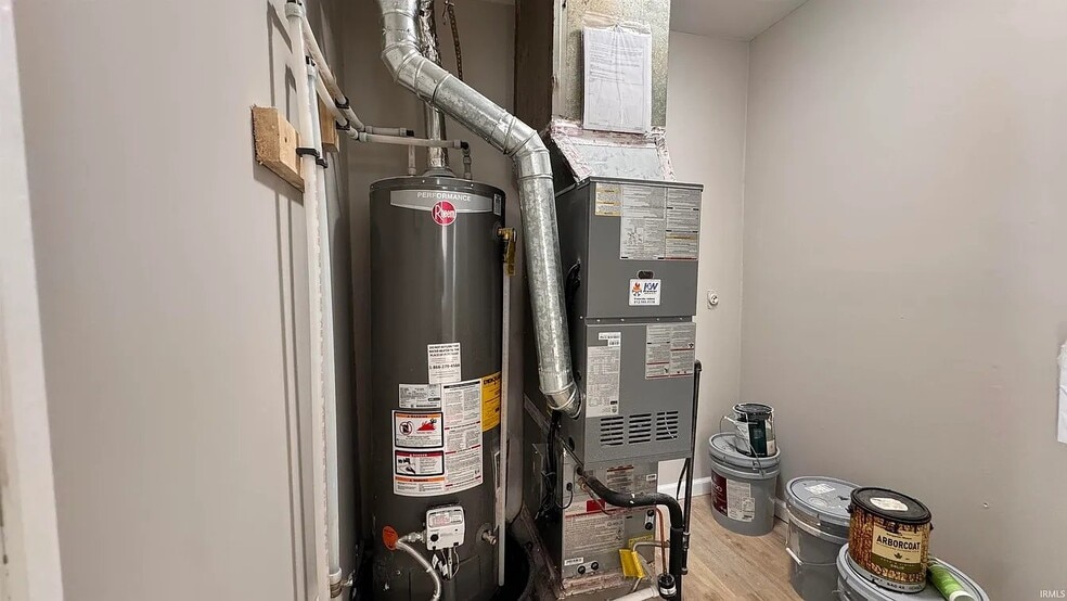 Building Photo - 217 E Oregon St