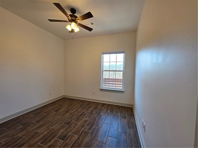 Building Photo - 8 Horncastle Dr