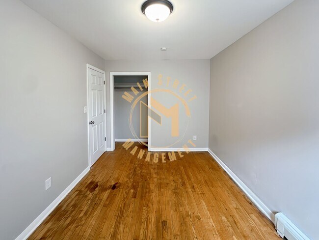 Building Photo - 800 S Sawyer St