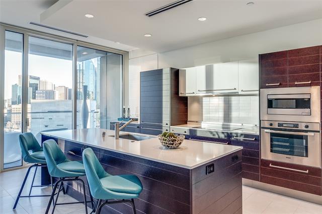 Building Photo - 2408 Victory Park Ln