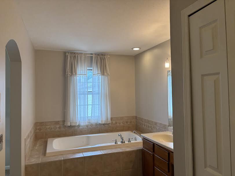 primary bath ensuite - 8628 Chester Pky