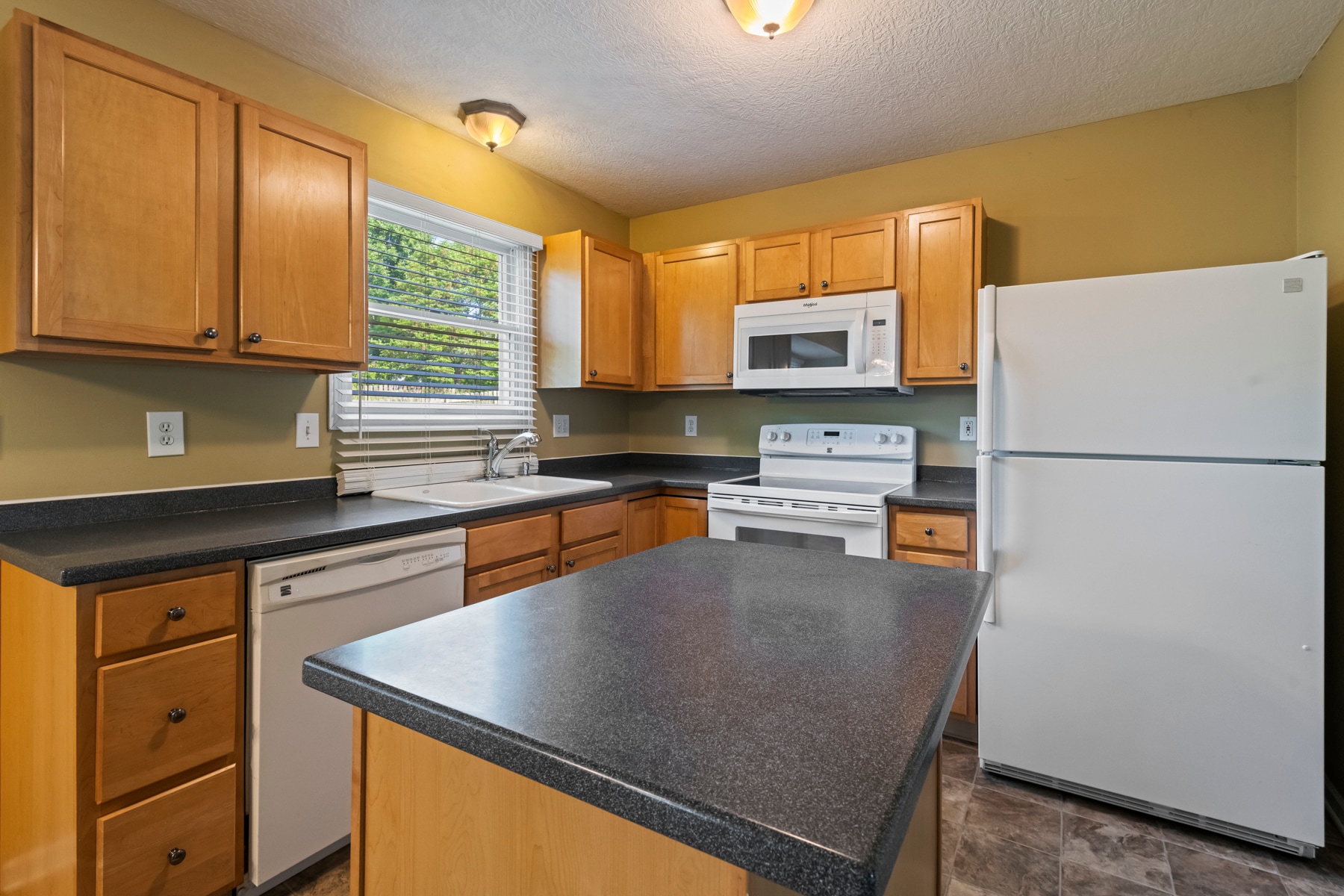 Building Photo - 429 Albion St