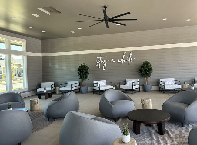 Building Photo - Beautiful 3 bdrm end unit townhome with side yard available in Petrosa.