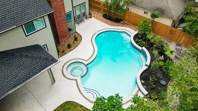 Building Photo - 5807 Mountain View Dr