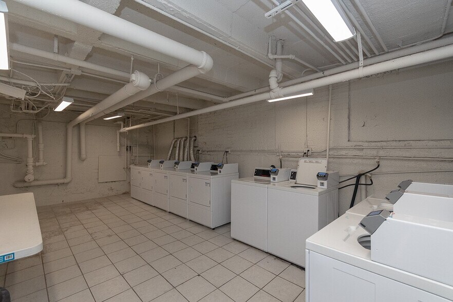 Building Photo - 618 W Patterson Ave