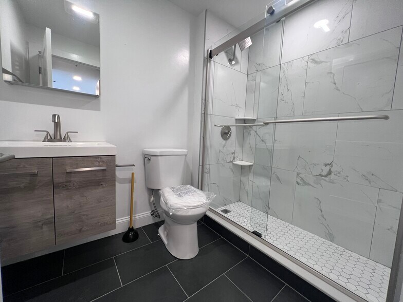 Building Photo - 125 Park Dr