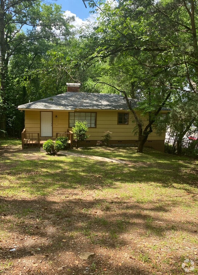 Building Photo - College Hills 1048