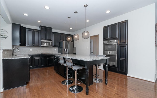 Building Photo - 1113 Long Farm Cir