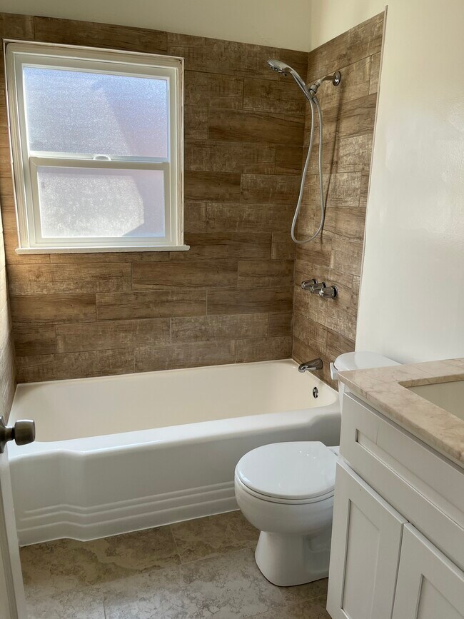 Bathroom - 9028 Crenshaw Blvd