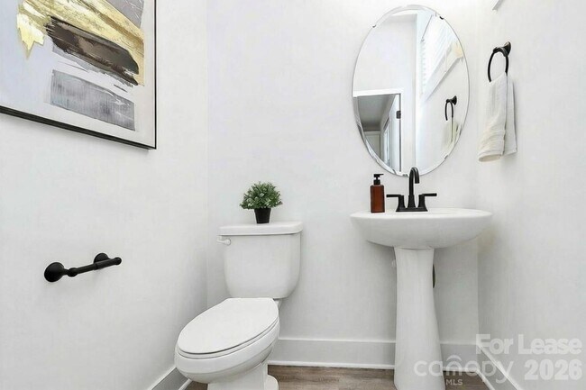 Building Photo - 3432 Brookshire Blvd