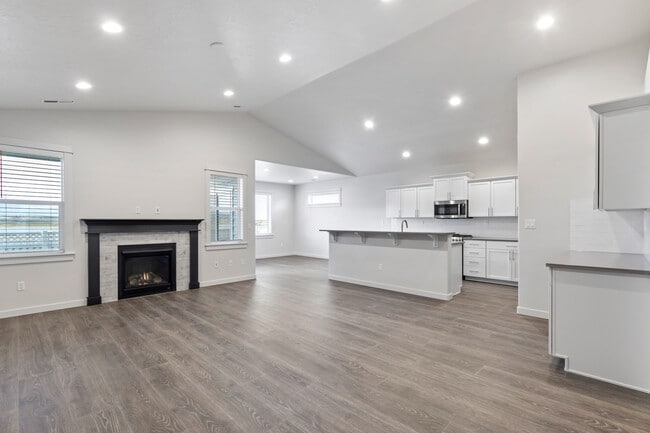 Building Photo - 7565 W Itasco Dr