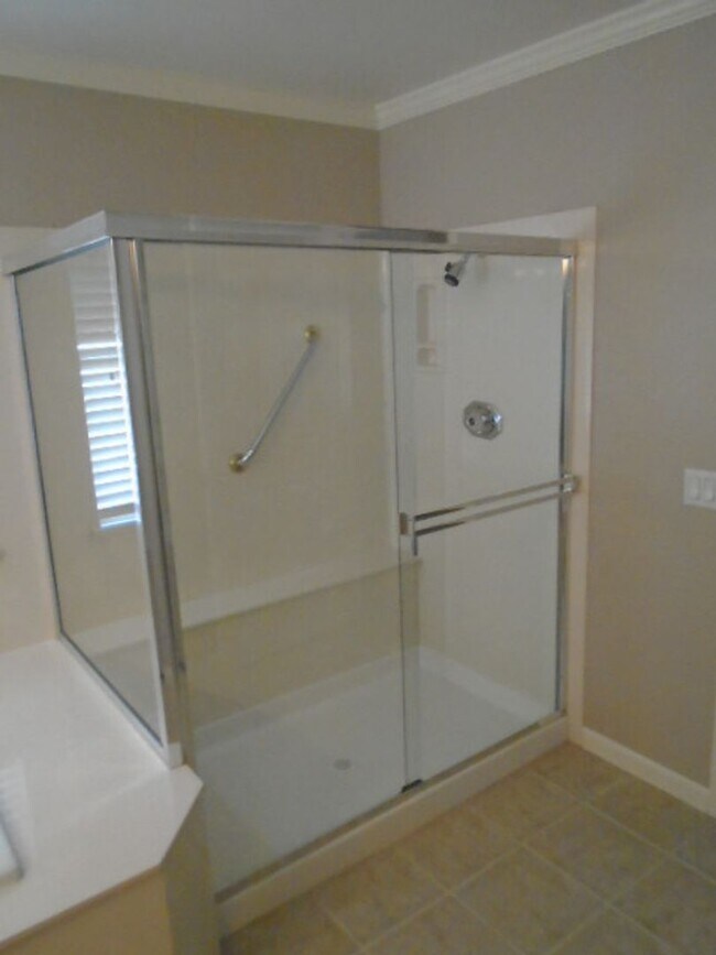 Building Photo - NICE TWO STORY, 3 BEDROOM, 3 FULL BATHROOM...
