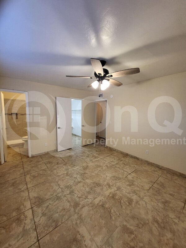 Building Photo - 905 S La Bellota