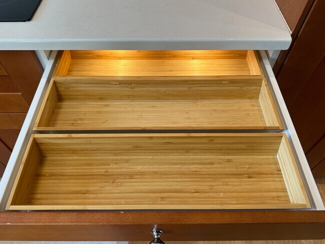 Building Photo - 7460 SW Elmwood St