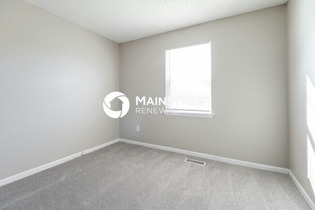 Building Photo - 3 Bedroom Pet-Friendly Home in Lees Summit, MO with Main Street Renewal