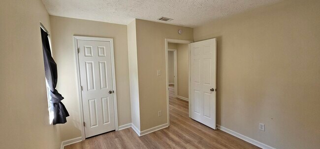 Building Photo - 3522 Barker Dr