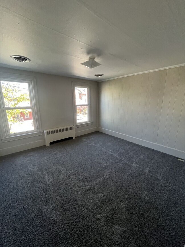 Building Photo - 236 E King St