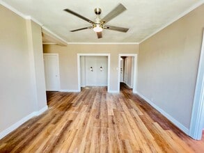 Building Photo - REDUCED REDUCED REDUCED:  Spacious studio ...