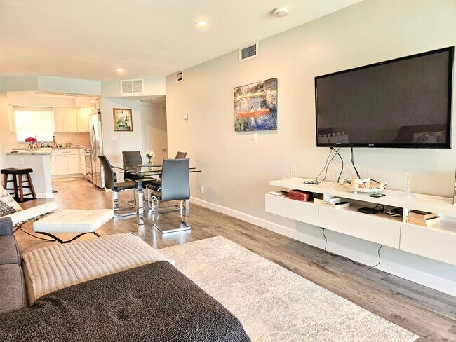 Building Photo - 5530 N Ocean Blvd