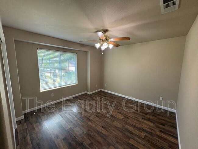 Building Photo - 3316 W Wren Ave