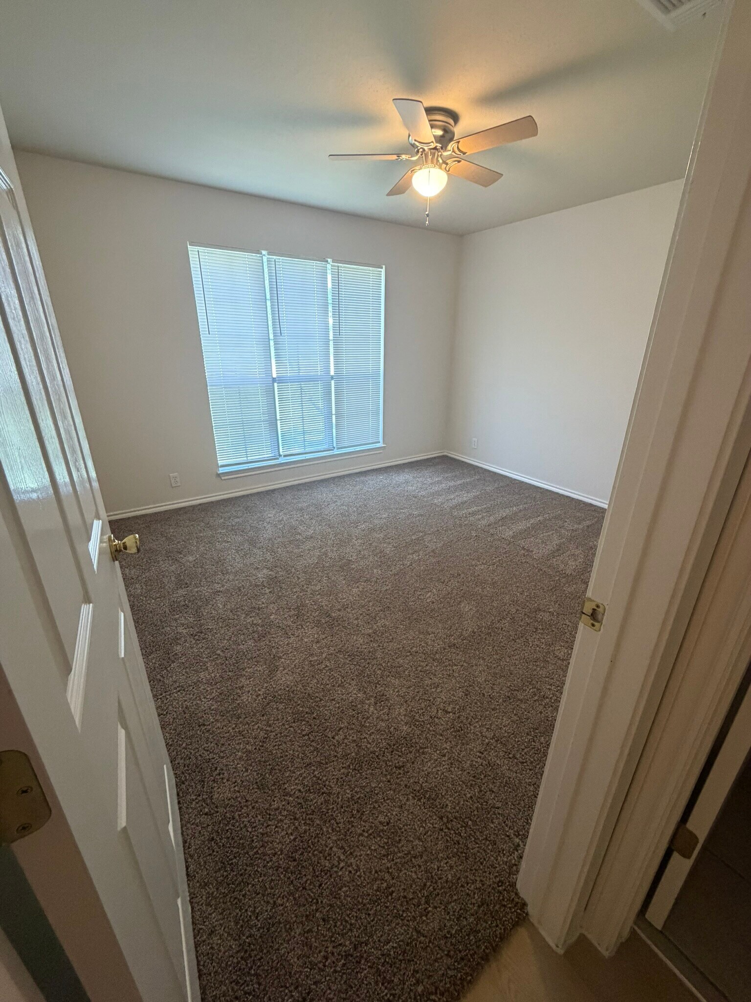 Front Bedroom - 307 Sunset Blvd