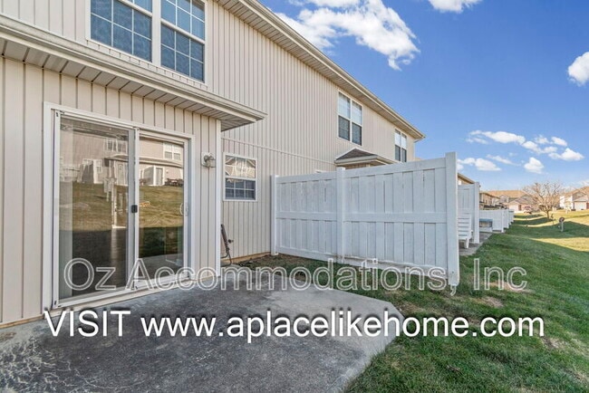 Building Photo - 803 SW Imperial Ln