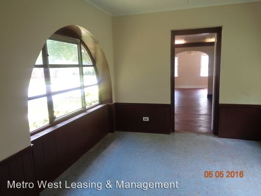 Building Photo - 810 N Park St