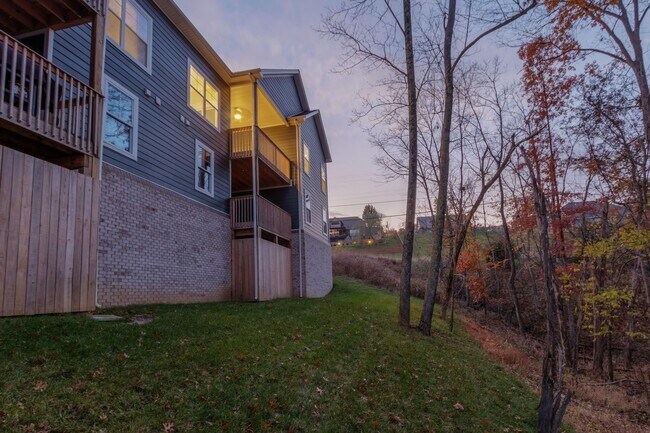 Building Photo - 100 Hickory Grv Ct