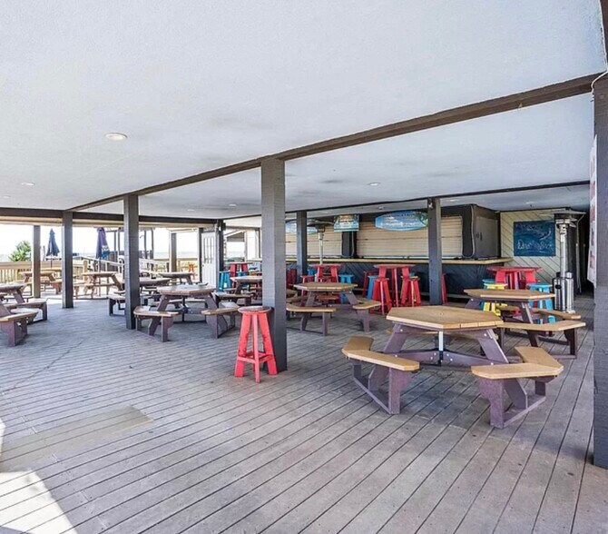 On-site dining in a family friendly atmosphere - 5905 S Kings Hwy