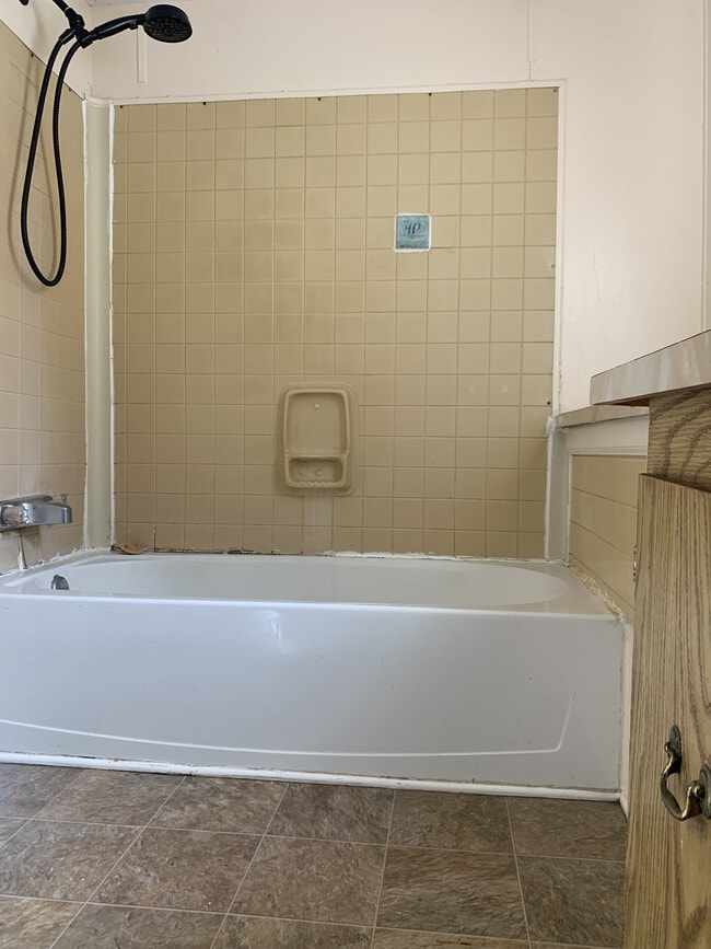 Building Photo - 1713 Roscoe Howey Rd