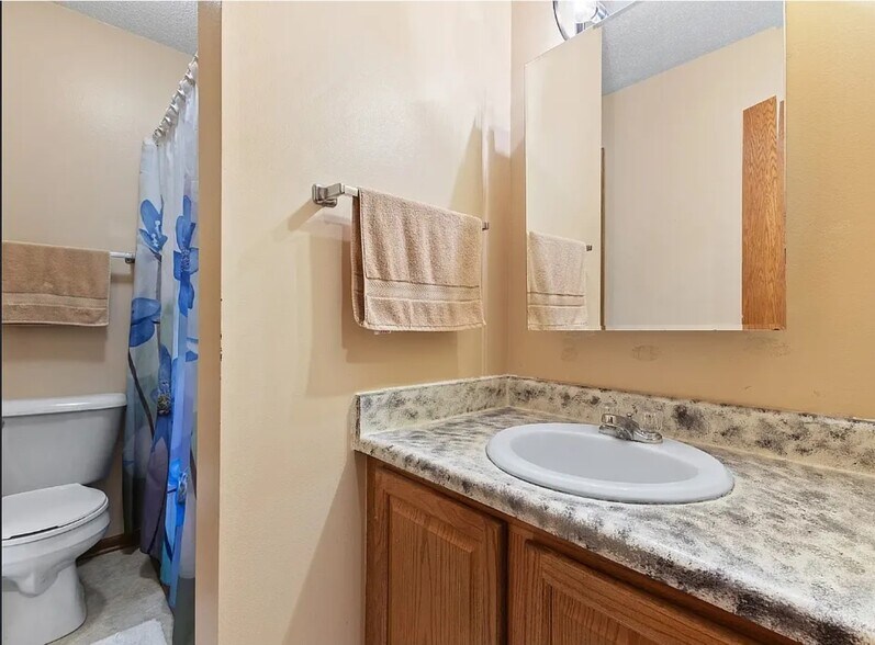 Building Photo - 401 SE Lowell Dr