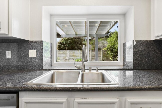 Building Photo - 10976 Glencreek Cir