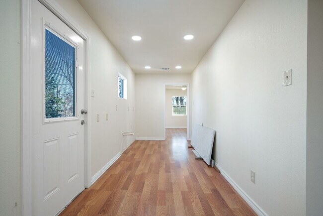Building Photo - 151 Morningview Dr