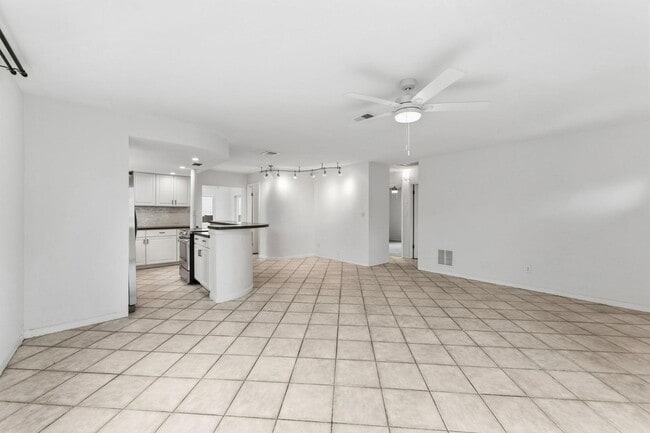 Building Photo - 766 20th Ave N