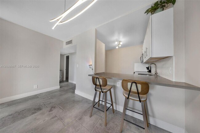 Building Photo - 1455 N Treasure Dr