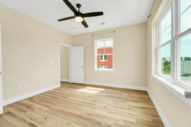 Building Photo - West Beverly Lofts - 105