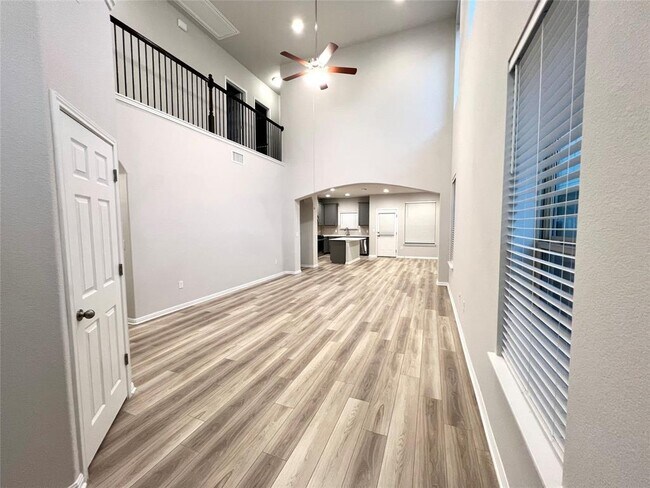 Building Photo - 136 MacArthur Dr