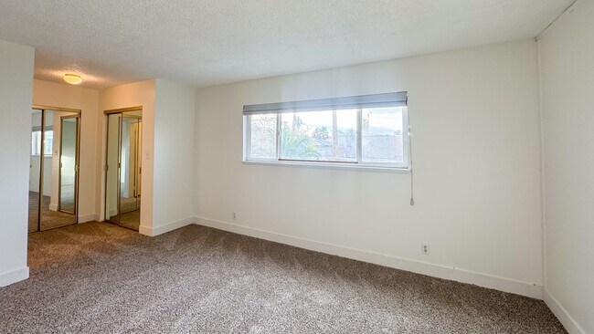 Building Photo - Move-In Ready 3-Bedroom with Pool / Lawn and Pool Service Included!