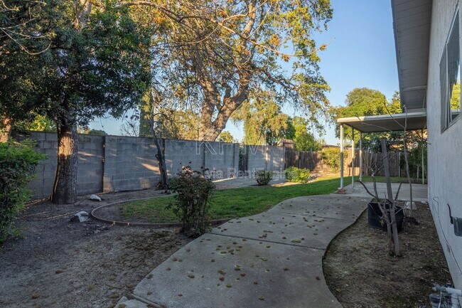 Building Photo - 1217 Aberdeen Ave