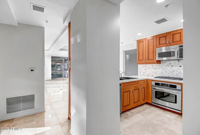 Building Photo - 7141 E Rancho Vista Dr