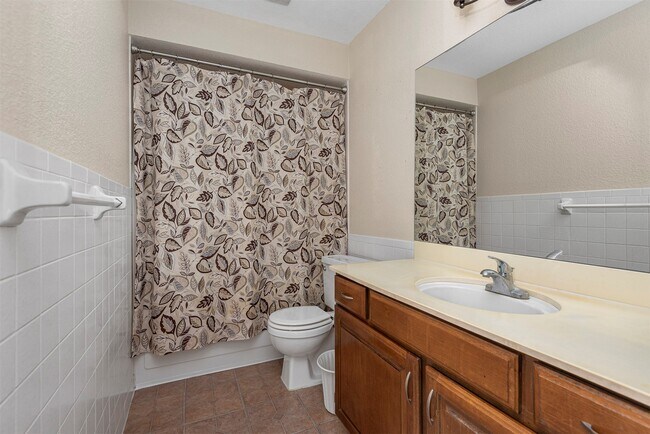 Building Photo - 2400 N Braeswood Blvd