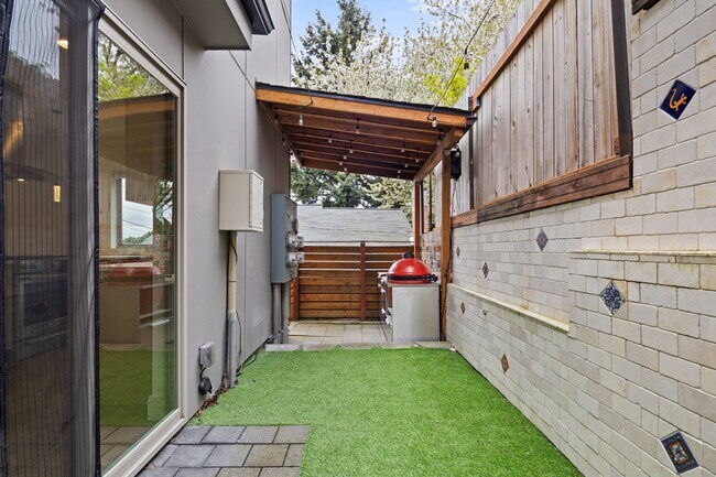 Building Photo - Stunning West Queen Anne Retreat with Iconic Puget Sound Views