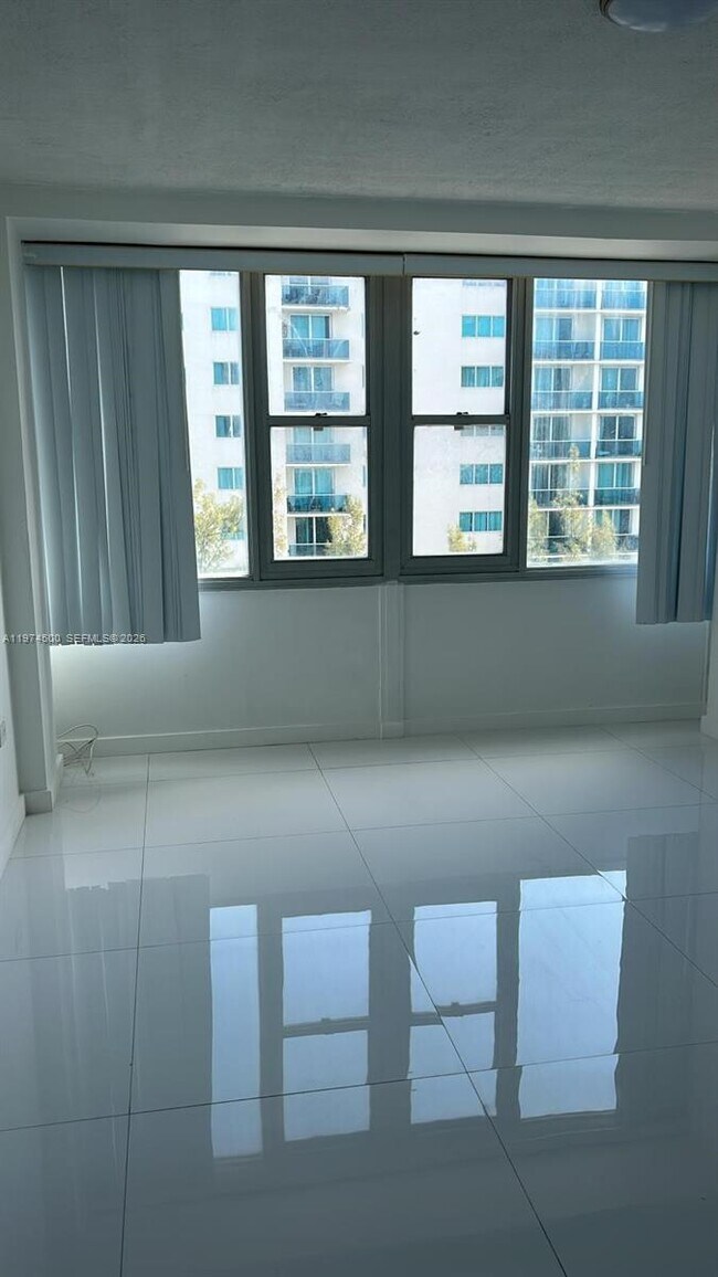 Building Photo - 7545 E Treasure Dr