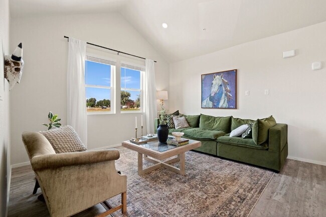 Building Photo - Newer 2bd condo in neighborhood with pool ...