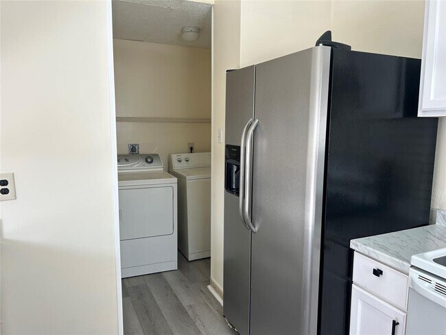 Building Photo - 12500 Brookglade Cir