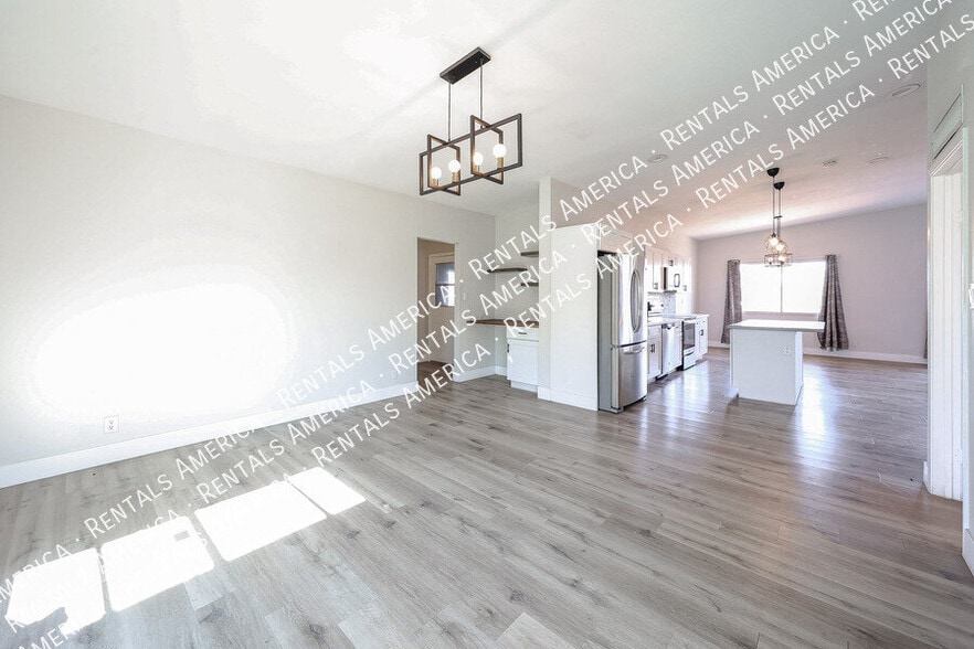 Building Photo - 2110 W Greenbriar Dr